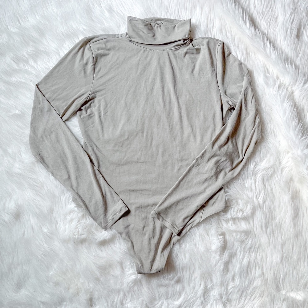 Lululemon Wundermost Ultra-Soft Nulu Turtleneck Bodysuit -- Size XS/4